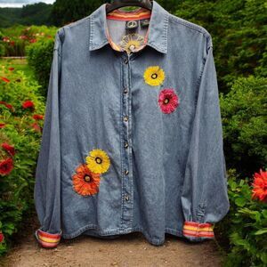 Lighthouse Apparel Denim Shirt Womens XL Button Front Blue Embroidered Flowers